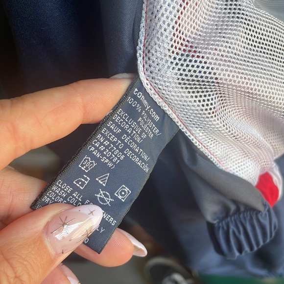 TOMMY HILFIGER || Vintage 90’s Inspired Windbreaker - Picture 8 of 8